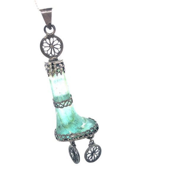 ローマンガラス 遺跡から発見されたペンダントと指輪