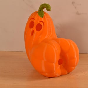 3D Printed Jack-o&#39;-Lantern with Flickering LED Candle