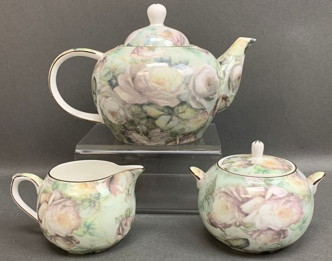 ポミ。 です　　　R&D.M.Co- CATCH ME TEA COSY Me and my girlfriend drink an alarming amount of tea, so I