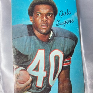 Raro cartão Topps Super Football de 1970 # 22 HoF Gale Sayers com Chicago Bears (tamanho grande)