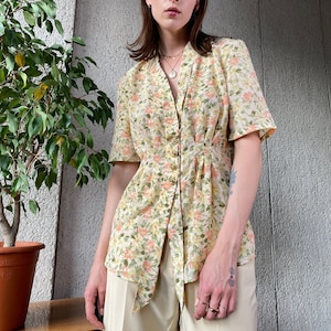 Vintage 90s Cream Floral Print Defined Waist Short Sleeve Button Closure Blouse