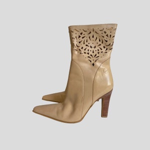 Vintage Y2K Leather Boots Pointy Toe EU37 High Heel Ankle Boots in Cream Beige