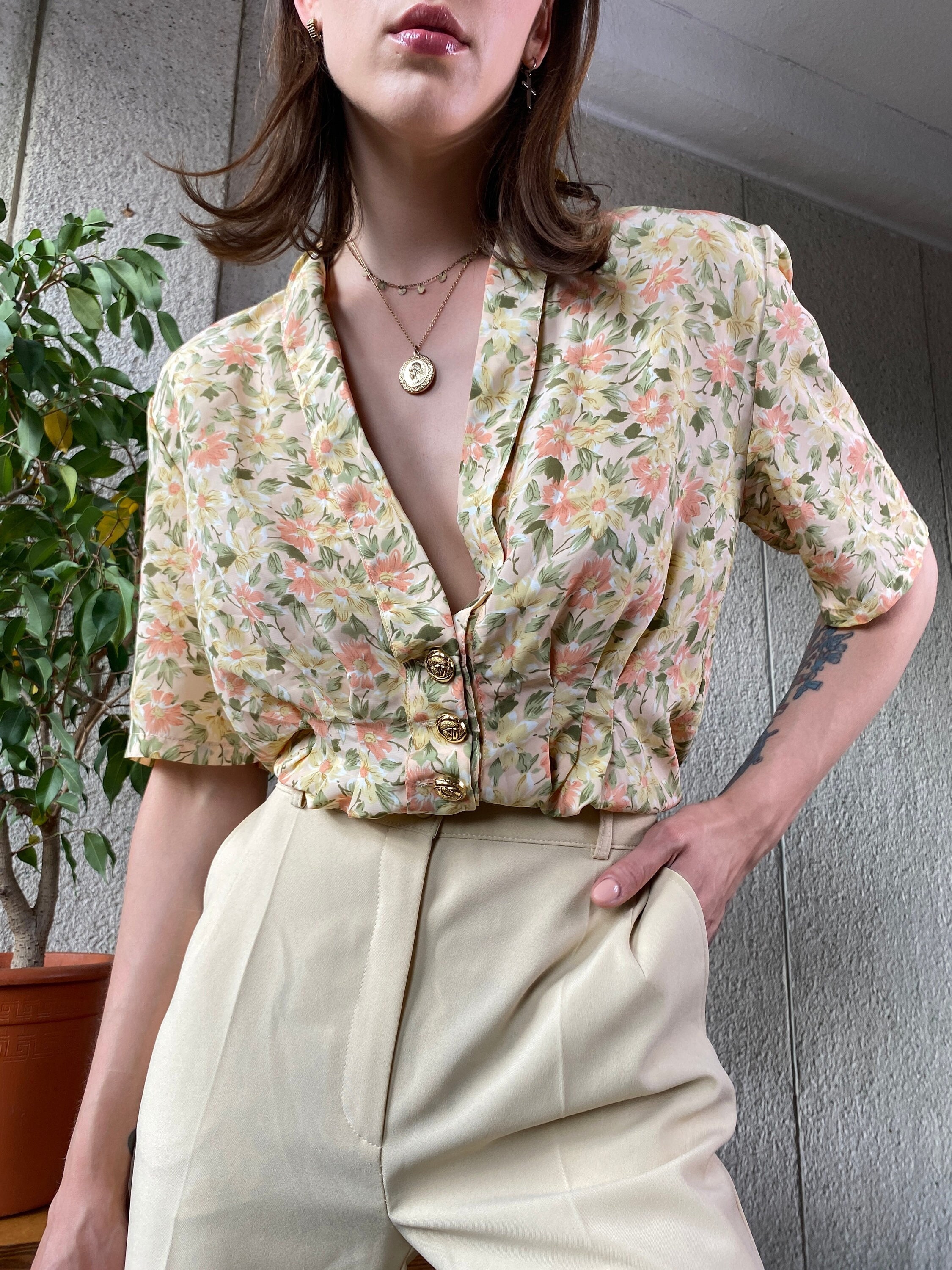 Vintage 90s Cream Floral Print Defined Waist Short Sleeve Button