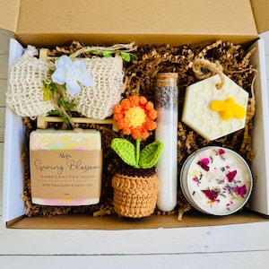 Spa Gift Box for friend Relaxation spa gifts for mom Birthday gift for her Bridal proposal gift box graduation gift  handmade spa gift set