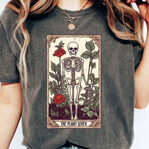 Skelett Tarot Karte Shirt Geschenk für Pflanzenliebhaber, Blumenskelett T-Shirt, Pflanzen Mutter Kleidung, Gothic Frauen Shirt, Botanische Shirt, Pflanzen Lady Shirt