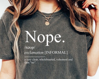 Comfort Colors® Nope Shirt Presente para Reunião de Família, Sarcástico Sem Camisa, Introvertido Amigo Presente Camiseta, Roupas Irritadas, Nope Definição Camiseta