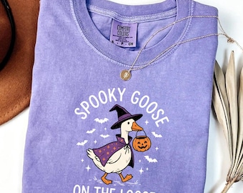 Spooky Goose On The Loose Shirt, Comfort Colors Halloween T-Shirt, Spooky Goose Halloween Shirt, Funny Halloween Tee, Fall Season Gift