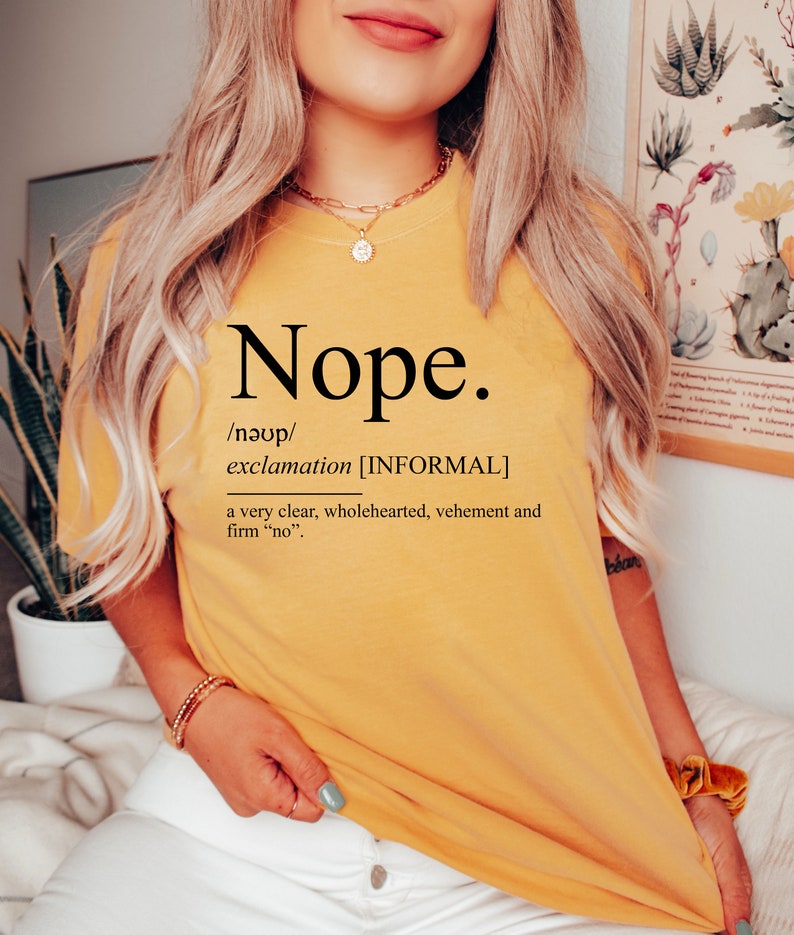 Comfort Colors® Nope Shirt Geschenk für Familientreffen, sarkastisches No Shirt, introvertierter Freund Geschenk T-Shirt, genervte Kleidung, Nope Definition T-Shirt Bild 2