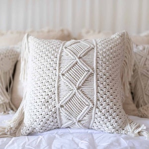 Beigefarbener Boho-Kissenbezug aus Baumwolle, beige dekoratives gewebtes Baumwollkissen, handgefertigtes Kissen, weiße Quastenkissen TIGA