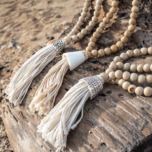 Dekorativ tofs, snäcktofs, tofs i naturligt trä, handgjort hänge från Bali, handgjord dekoration, boho tofs