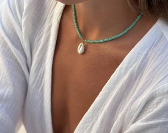 Choker in conchiglia con perline color menta - Collana in Kauri fatta a mano per donna - Gioielli da spiaggia Boho - Collana a strati estiva - Vestibilità corta CONCHIGLIA MENTA