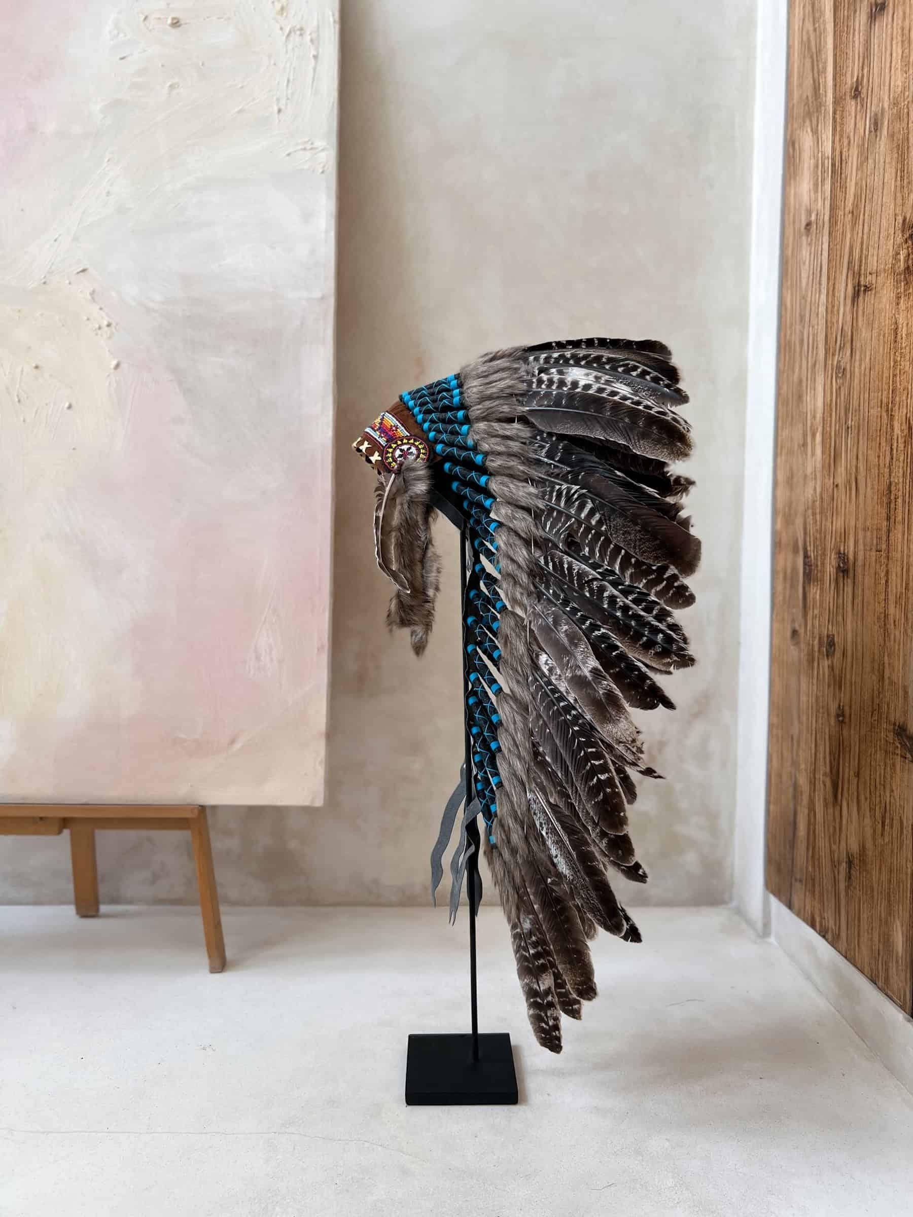 Coiffe indienne, Coiffe de guerre en plumes marron, Costume tribal, Chapeau indien, Coiffe sur pied, Décoration d'intérieur ethnique FONCÉ