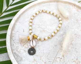 Cream Boho Bracelet, Beaded Bracelet, Shells Bracelet, Handmade Boho Wristband, Elegant Handcrafted Accessory, Holiday Accessory from Bali
