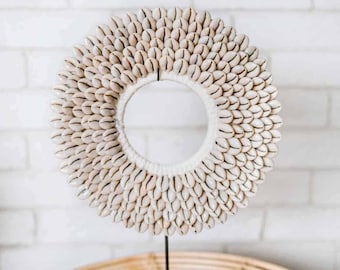 Ornement de coquille Boho fabriqué à la main, décoration de coquille de coton moyen et de cauri sur support en métal, décor balinais fait à la main, coquillages maison style M