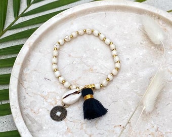 Cream Boho Bracelet, Beaded Bracelet, Shells Bracelet, Handmade Boho Wristband, Elegant Handcrafted Accessory, Holiday Accessory from Bali