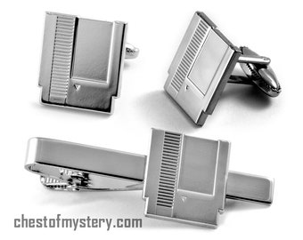 Juego de gemelos y pasador de corbata con cartuchos de NES: joyería retro para gamers