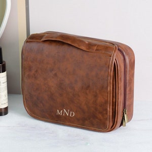 Trousse de toilette en cuir végétalien résistant à l'eau, sac organiseur de voyage à suspendre personnalisé 3 en 1, cadeaux de garçon d'honneur pour lui, cadeau de fête des pères