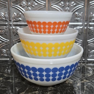 Vintage Pyrex Set of 3 Polka Dot Nesting Bowls