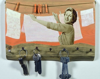 Tastiera in legno con motivo figurato, tecnica originale del collage, "giorno di bucato". Motivo vintage degli anni '50. Arancia. Pezzo unico.