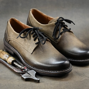 Chaussures derby pour hommes en cuir italien haut de gamme, Fabrication artisanale, Style classique, Chaussures pour hommes, Chaussures en cuir faites main, Chaussures marron, Élégance intemporelle