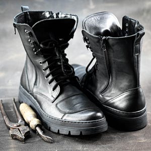 Gregory Herren Schwarze Leder Kampfstiefel | Motorrad inspirierte Militärstiefel | Hochleistungs-Stiefel im Urban Style, Handgefertigte Italienische Lederstiefel