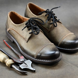 Chaussures derby pour hommes en cuir italien haut de gamme, Fabrication artisanale, Style classique, Chaussures pour hommes, Chaussures en cuir faites main, Chaussures marron, Élégance intemporelle