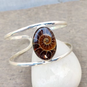 Bracciale con fossili di ammonite, bracciale in argento, gioielli con fossili di ammonite, bracciale con fossili di ammonite, bracciale da donna, bracciale fatto a mano, bracciale in argento