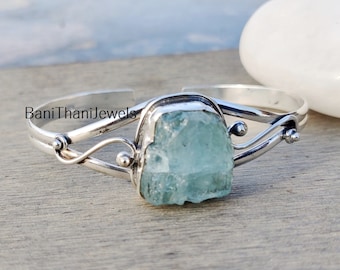 Pulsera ajustable de aguamarina cruda hecha a mano en plata de ley 925.