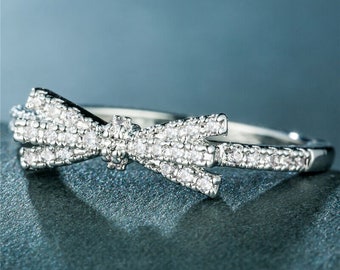 Ribbon Knot Style Ring, 1,8 Ct runder Diamantring, 14K Weißgold, wunderschöner simulierter Diamantring, Verlobungsring, Zarter Ring