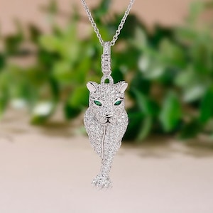 Collana leopardata, Ciondolo nuziale, Ciondolo senza catena, Collana in oro bianco 14K, Collana con diamanti smeraldo da 1 ct, Ciondolo anniversario immagine 1