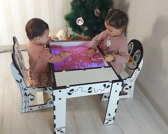 Table d'activités pour sabler et dessiner. Meubles Montessori, table de jeux de société, table avec chaise, caisson lumineux Funny Penguin