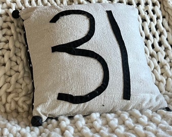 31 (Halloween) pillow complete- farmhouse style indoor/outdoor- porch/garden decor-  throw pillow/cushion,fall