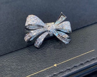 Meraviglioso anello di fidanzamento con fiocco per donna, placcato oro bianco 14K, diamante a taglio rotondo da 2 ct, anello nuziale con nodo promessa, anello per occasioni speciali