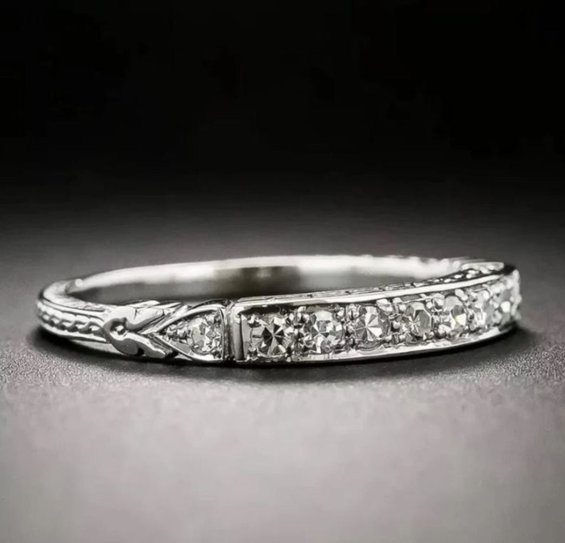 Alianza de boda minimalista de inspiración vintage, plata de ley 925, diamante de talla redonda de 1 qt, alianza apilable de compromiso para mujeres, anillo de eternidad imagen 1