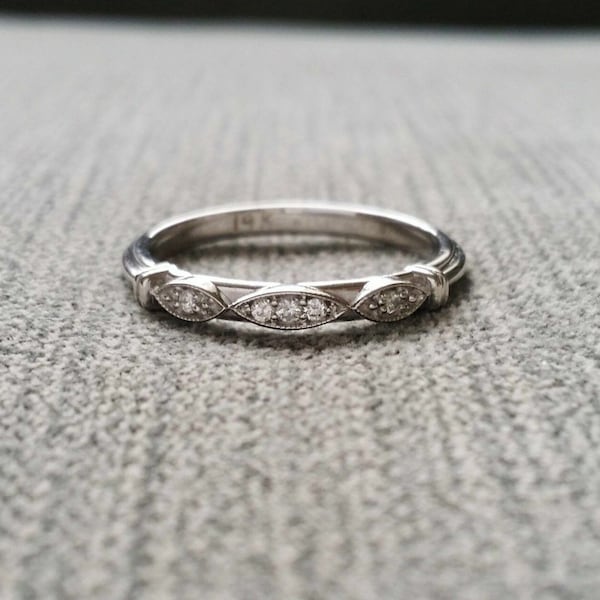 Anillo de boda apilable minimalista, chapado en oro blanco de 14 quilates, diamante de talla redonda de 2 quilates, alianza de promesa de compromiso para mujer, regalos personalizados