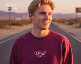 Lightning McQueen Sweatshirt mit Stickerei | Cars-inspirierter Hoodie | Disney Pixar Rennpullover | Handgefertigter Baumwollpullover | Geschenk für Erwachsene