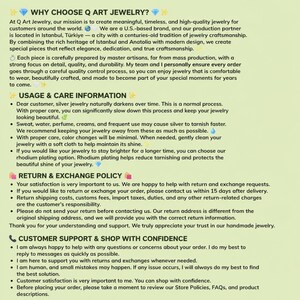 Pode incluir: Um gr&aacute;fico informativo verde-claro intitulado WHY CHOOSE Q ART JEWELRY? contendo texto sobre a miss&atilde;o da marca, instru&ccedil;&otilde;es de cuidado com joias, pol&iacute;ticas de devolu&ccedil;&atilde;o e detalhes de contato do suporte ao cliente da Q Art Jewelry.