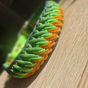 Paracord dog collar