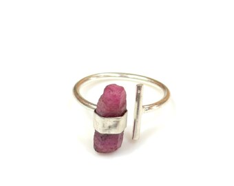 Bague rubis brut véritable, bague brute rubis naturel, bague tendance, bague en argent 925, pierre de naissance juillet, bague minimaliste, cadeau de Noël bague midi