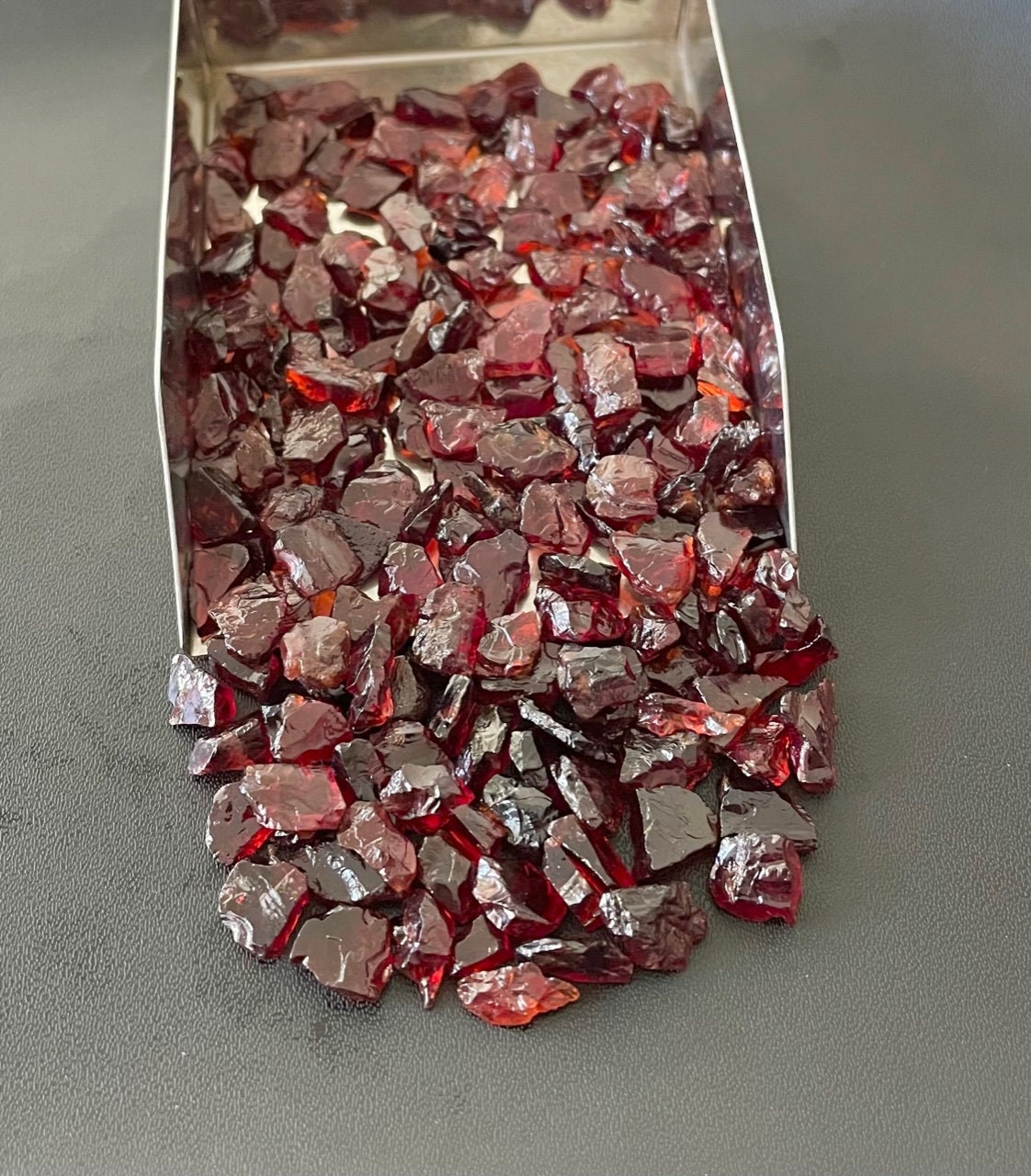 Grenat Rouge Naturel Brut - 26,72 Carats - Certifié GIL - Inde - Excellent état - Neuf Sans Emballage