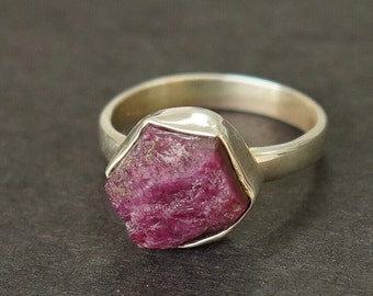 Bague rubis brut, bague rubis brut naturel, bague rubis brut, bague en argent 925, pierre de naissance juillet, bague pierre brute, bague minimaliste, Midi Rin