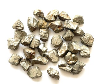 30 pièces ~ pyrite brute naturelle, cristaux bruts, pierres précieuses 8x11 mm, pyrite brute, pierres précieuses en vrac, cristaux de guérison, pierre de naissance d'août, cadeau pour elle