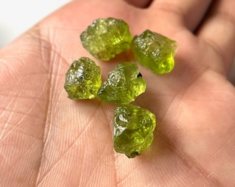 Lote de 5 piedras preciosas de peridoto en bruto, tamaño grande AAA, de 11 a 14 mm, cristal curativo en bruto, piedra natal de agosto.