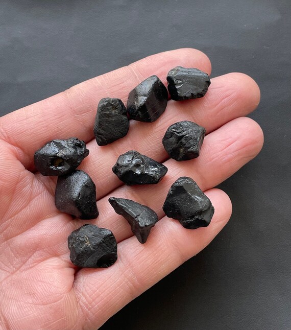 Natual Raw Black Spinel,pack of 5 Pcs Lot,16-10 MM Black Spinel
