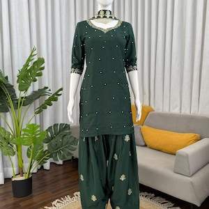 Trajes salwar kameez confeccionados para bodas, de diseñador pakistaní, en georgette con bordado completo de lentejuelas.