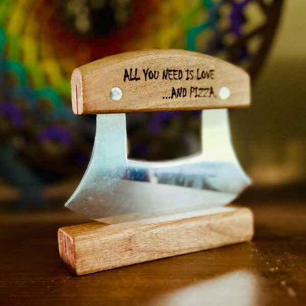 Personalized Pizza Cutter Rocker – Engraved Pizza Slicer with Stand