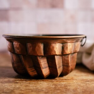 Vintage copper cake mold Jelly mold With a small ring to hang Food photography prop image 2