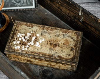 Decorative tin with beautiful patina, Flor del Fumar