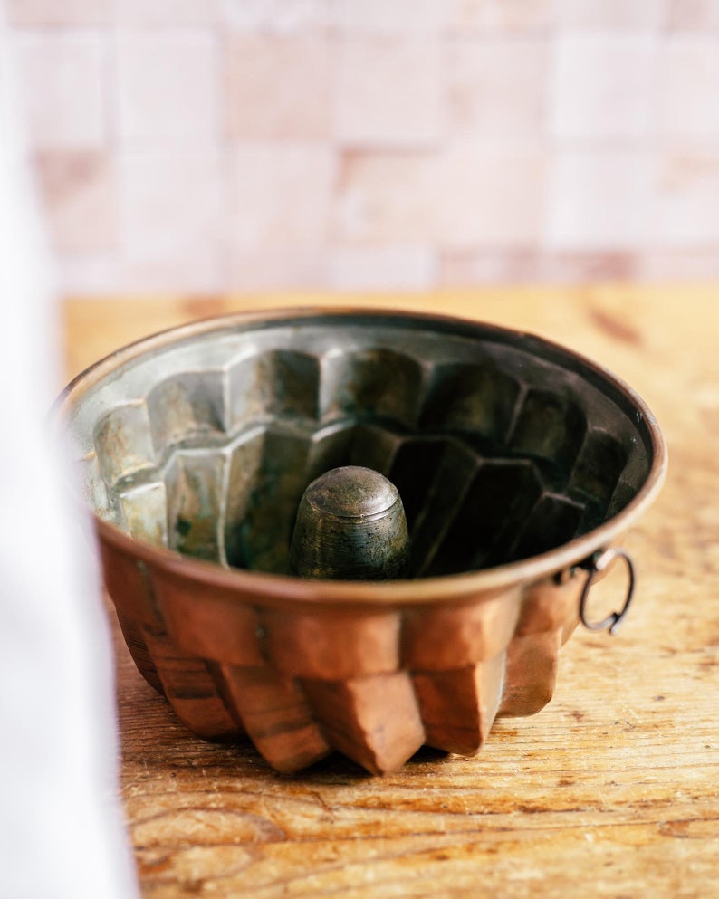 Vintage copper cake mold Jelly mold With a small ring to hang Food photography prop image 5