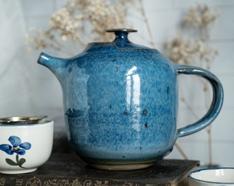 Blauw geglazuurde theepot met smalle snuit, Studio pottery